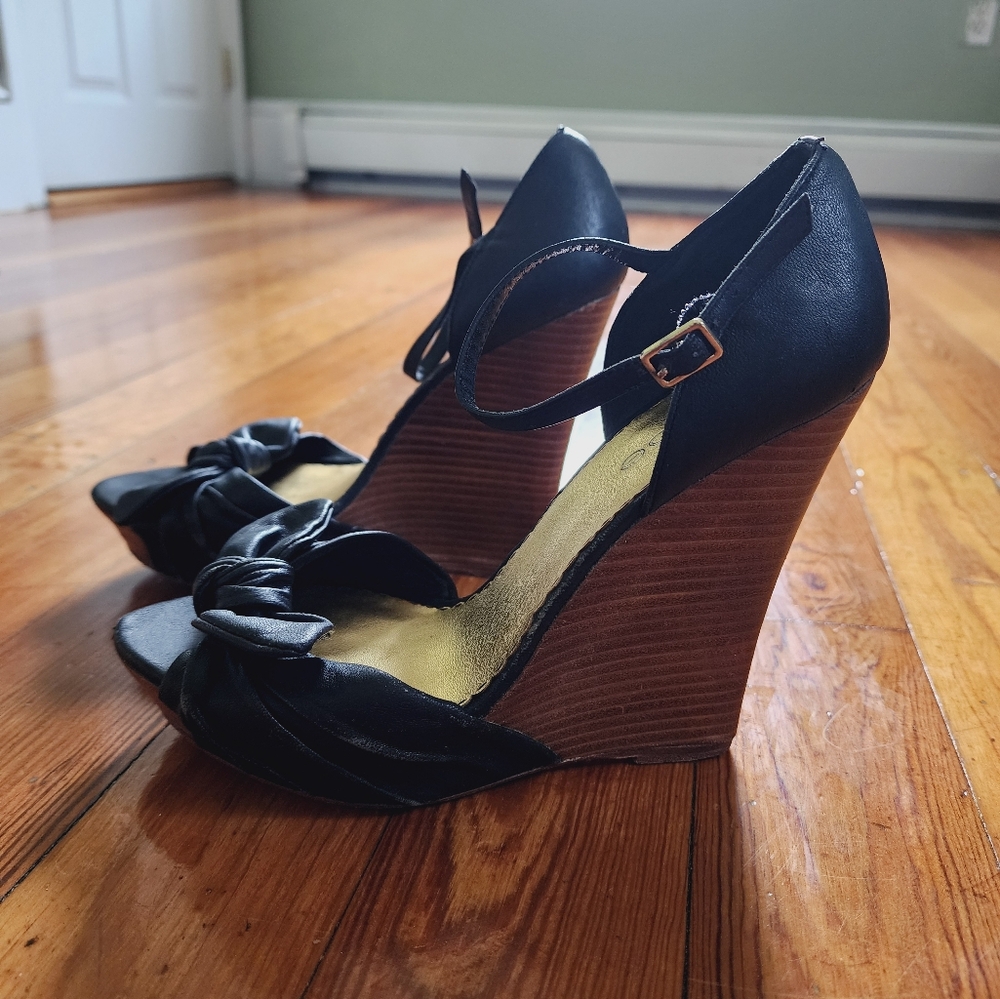 Bebe St. Bart's wedge in black